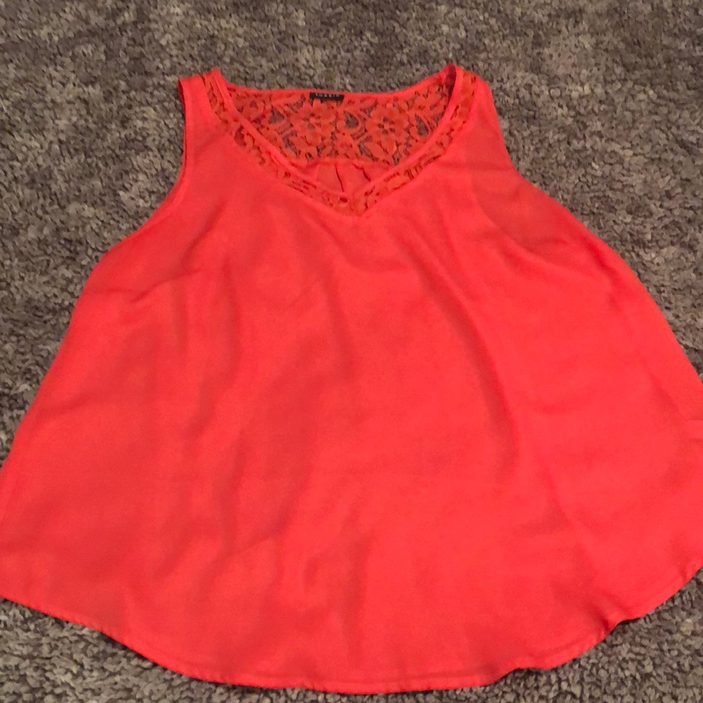 Sleeveless flows shirt